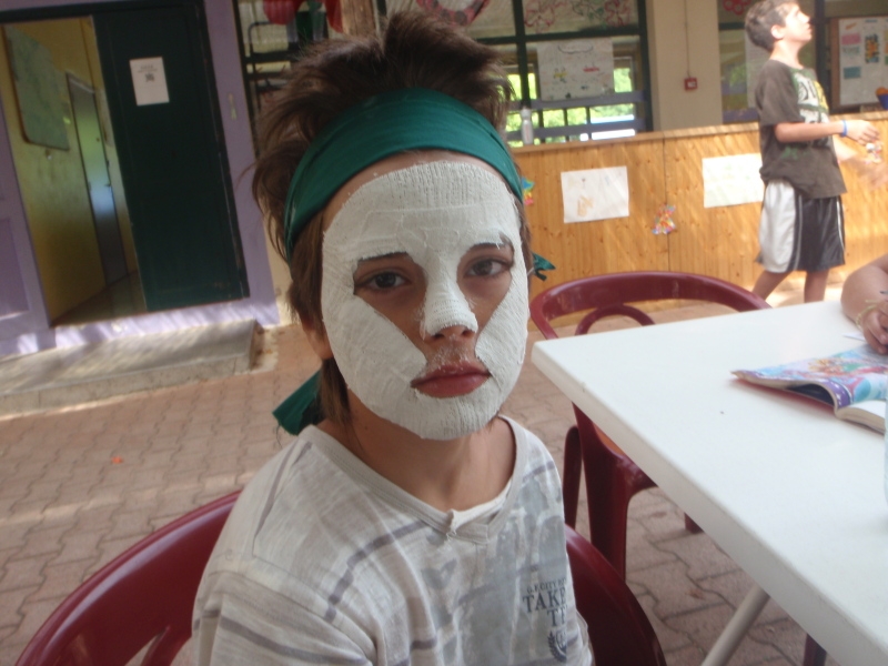 Village Camps International Summer Camp Ard&egrave;che, France 2019-07-26 https://www.villagecamps.com/journals_admin/images/24-6-Georgy making a mask.jpg